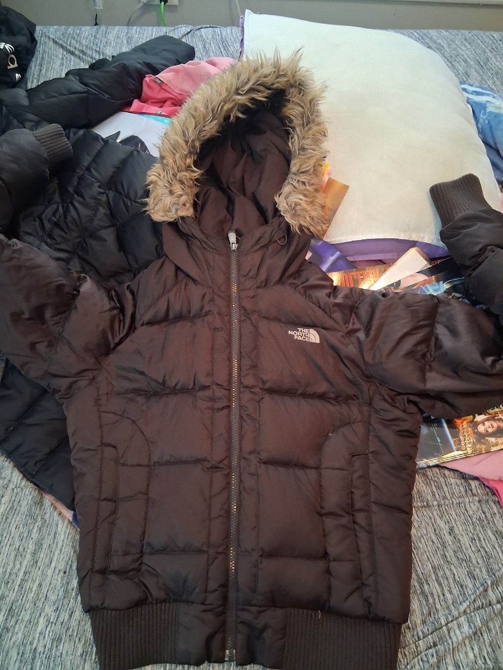 The North Face Women's Black Fur-Trim Hooded Puffer Jacket - Picture 1 of 2